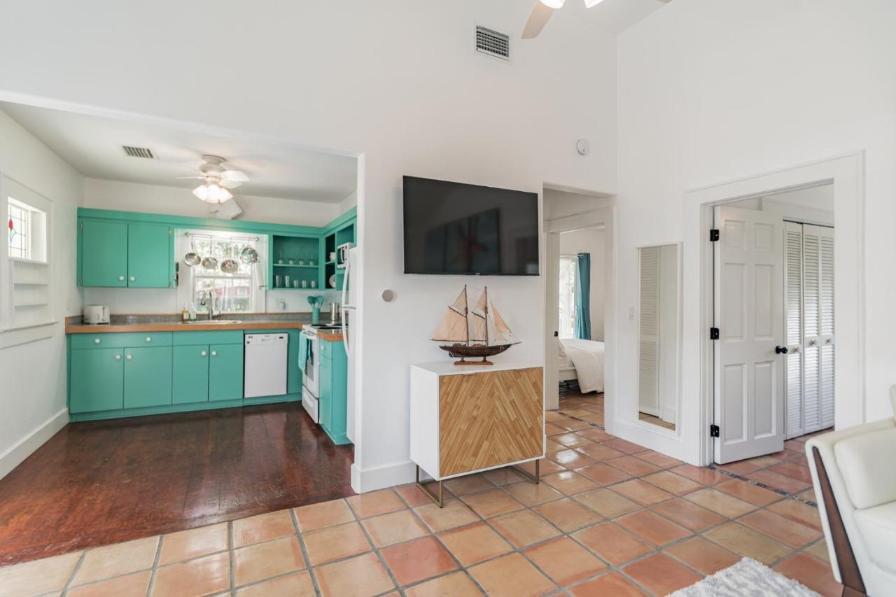 Sarasota, Fl Bungalow - Bright & Breezy Coastal Vibes - 10 Mins To White Sand Beaches Home Esterno foto